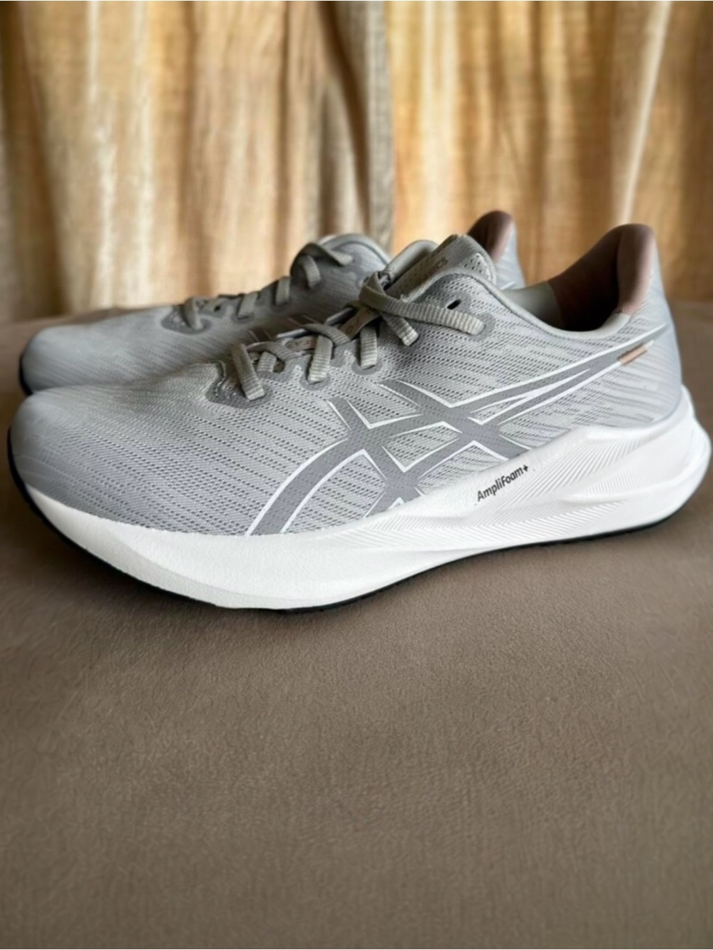 ASICS VERSABLAST 4 Running Shoes Gray White Women's Size 9.5